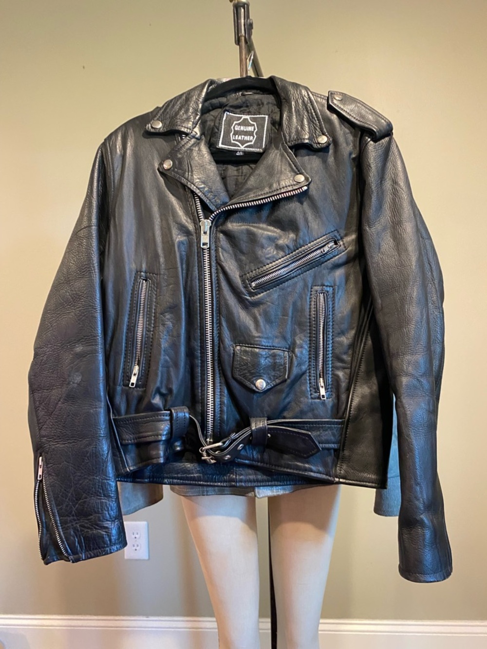 Black Leather Men's Jacket - Classic Biker Style - Picture 4 of 5